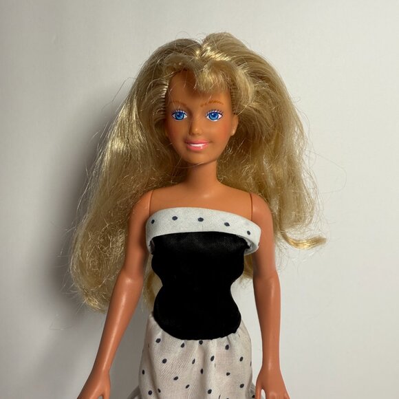 Hasbro vintage Maxi doll with white and black vintage dress - Picture 2 of 12